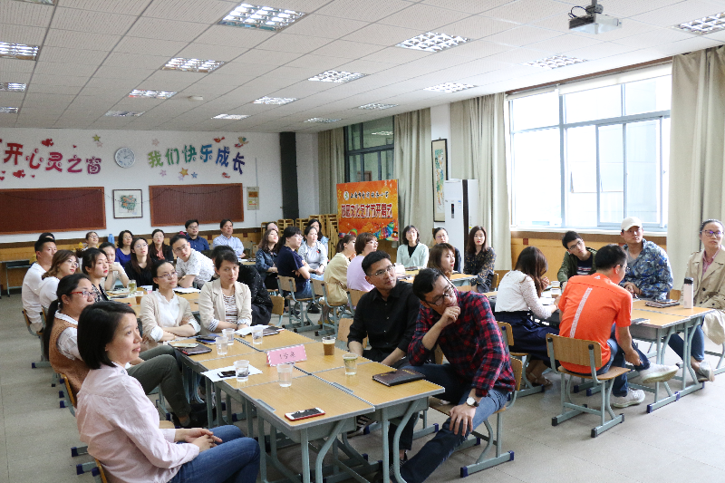 青浦佳禾小学举行青年教师"微课制作沙龙"活动