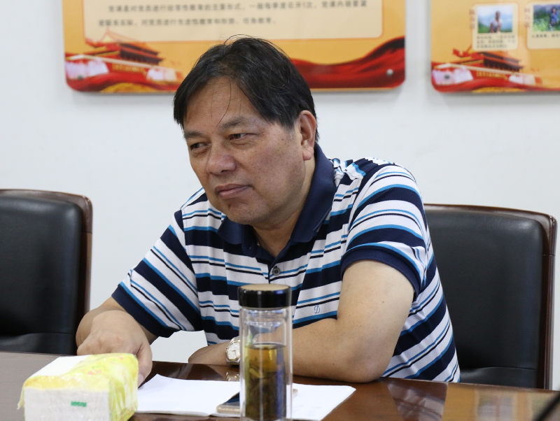 区教育局王海青副局长一行莅临青浦佳禾小学开展新学期开学工作巡查和