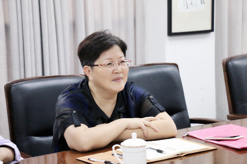 区教育局王海青副局长一行莅临青浦佳禾小学开展新学期开学工作巡查和